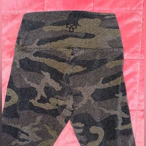 Aritzia TNA Camo Leggings